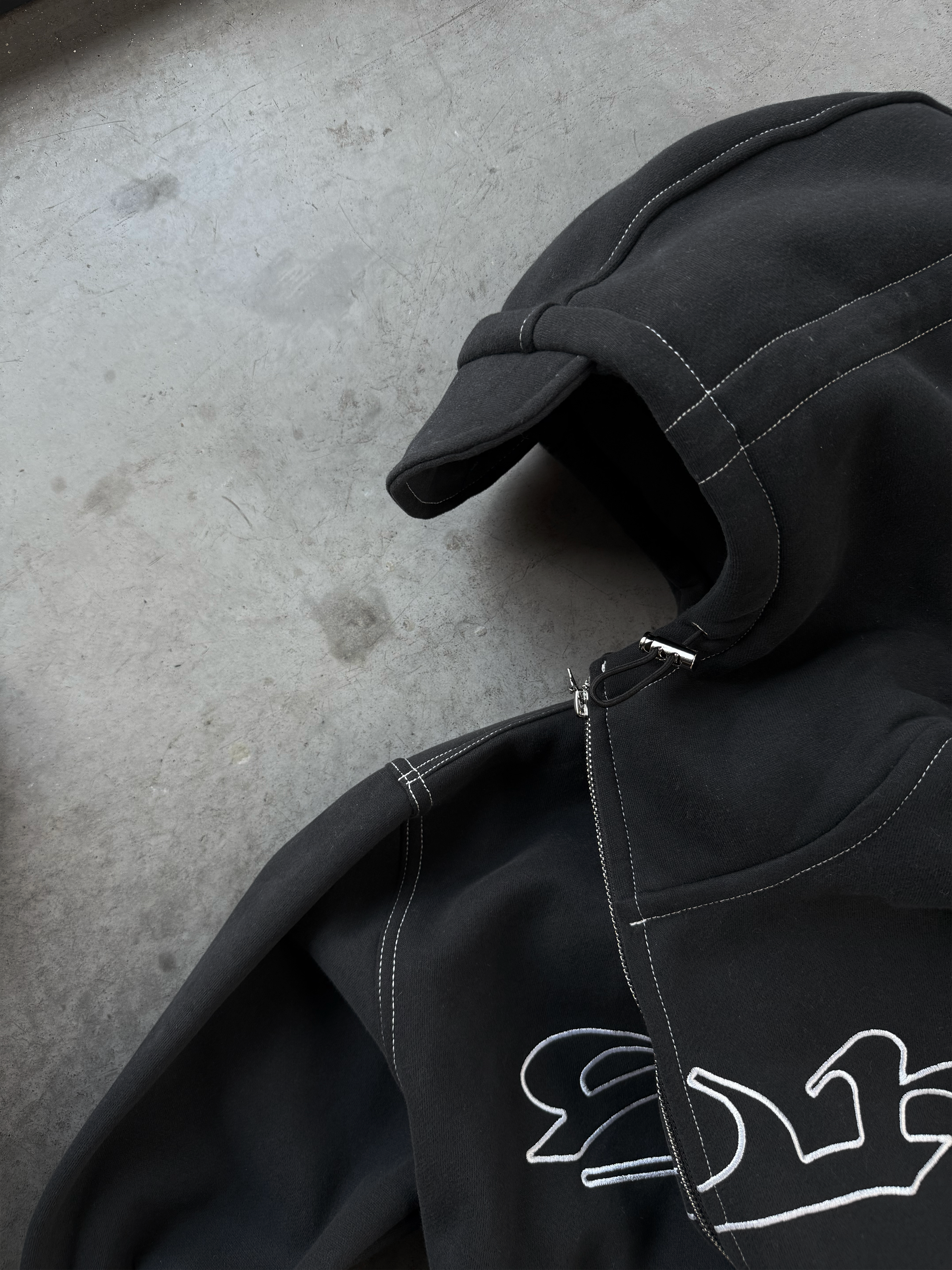 BLACK TECH ZIP